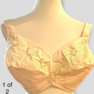 Playtex wire free comfort and lace NEW beige  brassiere Sz 44DD